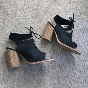 Block lace up heel